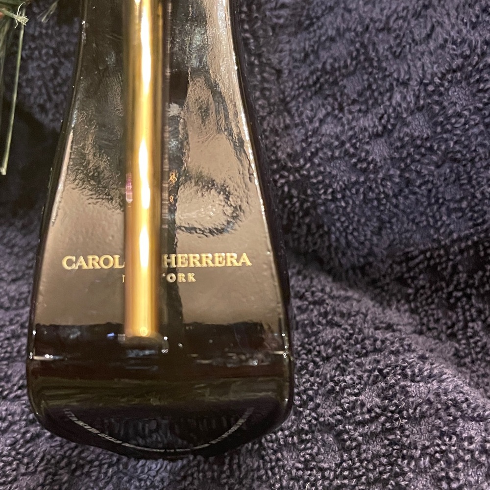 Carolina Herrera Good Girl Eau de Parfum - Black and Gold - Picture 6 of 7